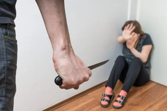 Knivdåd. Personerna på bilden har inget med händelsen i Örebro att göra. Copyright: Vchalup/Dreamstime.com