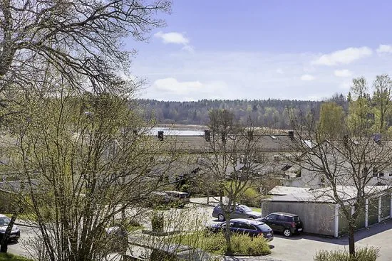Här i närheten av Skrattmåsvägen i Fagersjö i södra Stockholm blev en person utsatt för massiv skottlossning. Bild: hemnet.se