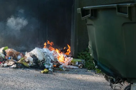 Brand i sopcontainer. Bild: blaljus.se