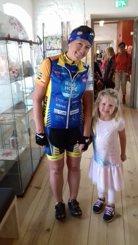 En riktig modern cykeltjej, Johanna med dottern Klara