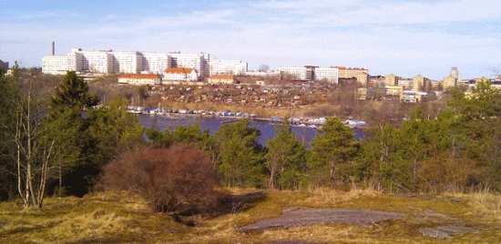 Det var här i närheten av ett skogsområde i Årsta i södra Stockholm som en man blev grovt misshandlad och rånad. Foto: stockholm.se