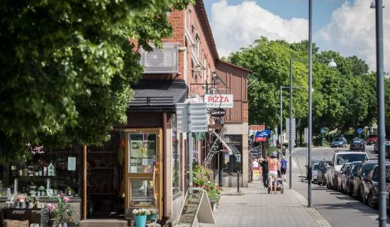 Det var här i stadsdelen Årsta i södra Stockholm som en 41-årig man blev grovt misshandlad i samband med ett rån. Foto: JM