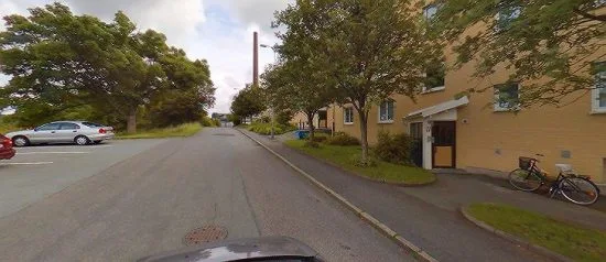 Här i en lägenhet på Televisionsgatan i Västra Frölunda blir en 35-årig man utsatt för mordförsök. Bild: eniro.se