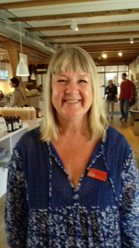 Christina Andersson-Wiking, glad museiintendent på Hallands Kulturhistoriska Museum