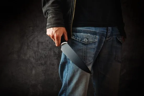 Knivbeväpnad man. Personen på bilden har inget med misshandeln i Eskilstuna att göra Copyright: Dreamstime.com 41808337