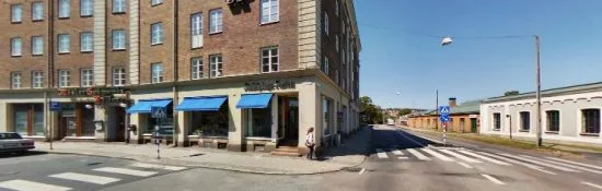 Det var här på Kapellgatan i västra Jönköping som en man blir rånad på kvällen den 22 september. Bild: hitta.se