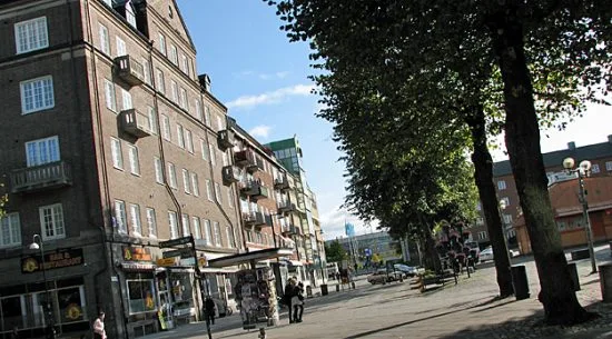 Det var här i ett bostadshus i centrala Trollhättan som en kvinna misshandlas under en hel natt. Foto: trollhattan.se