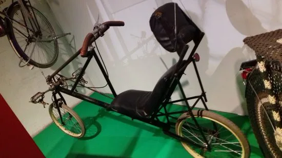 En något obekväm cykel från 1800-talet