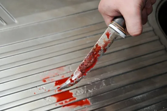 Blodig kniv Copyright: Fotokon/Dreamstime.com