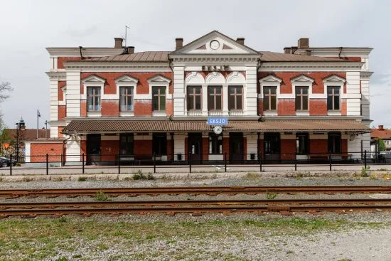 Här på järnvägsstationen i Eksjö misshandlade en man och en kvinna varandra grovt av okänd anledning. Bild: Picssr