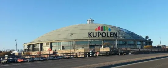 En invandrarkvinna blev misshandlad av en man och en kvinna utanför köpcentrat Kupolen i Borlänge. Bild: Wikimedia Commons