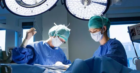 Canceroperation Källa: Cancerfonden