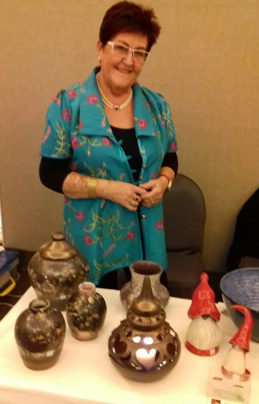 Agneta Larsen bor i den vackra bergsbyn Casares där hon har en keramisk verkstad.
