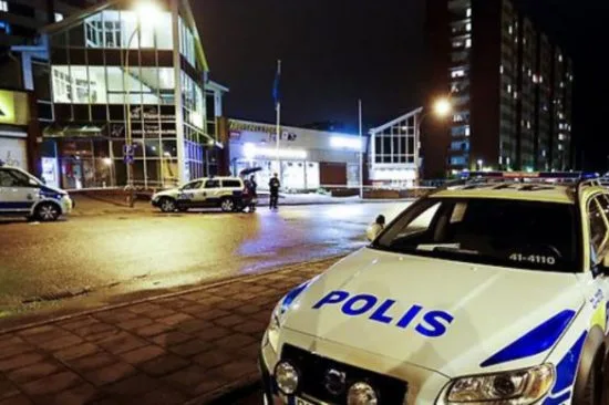 Här i stadsdelen Årby i Eskilstuna skedde skottlossning bara några dagar tidigare. Foto: polisen.se