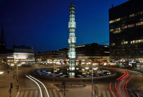Här på Sergels torg i centrala Stockholm blev två unga män utsatta för mordförsök den 1 oktober i år. Foto: wikimedia.commons.se