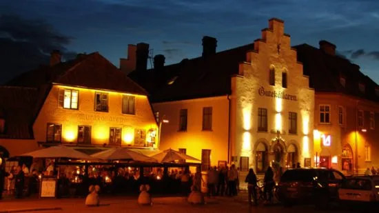 En man blir misshandlad och svimmar av i samband med ett bråk på restaurang Munkkällaren i Visby Bild: gotland.net
