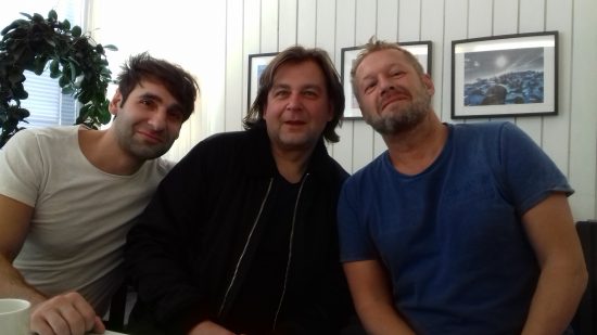 Här är en del av orkestern vid frukosten i morse, fr v Micke, Ulrik och Tommy Foto: Elisabet Höglund