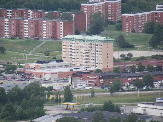 Här i stadsdelen Nacksta i Sundsvall grips en man misstänkt för misshandel av en nära anhörig. Bild: wikimedia.commons