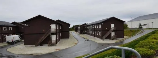 Modulhus för flyktingar i Fagersjö i södra Stockholm. Foto: ramirent.se