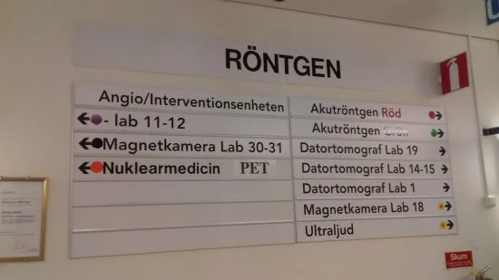 Skylten till Nuclearmedicin, Karolinska Foto: Elisabet Höglund