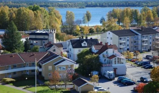 I samband med ett bråk utanför ett asylboende i Hultsfred begicks två fall av mordförsök och två fall av grov misshandel. Foto: Hultsfreds kommun
