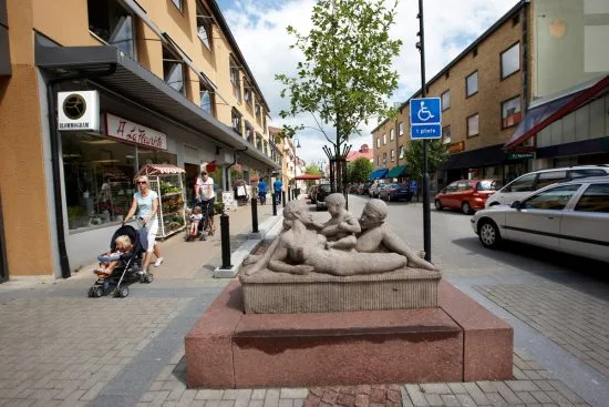 En 32-årig kvinna förs till sjukhus efter ett grannbråk här i Alvesta den 15 september 2016. Foto: alvesta.se