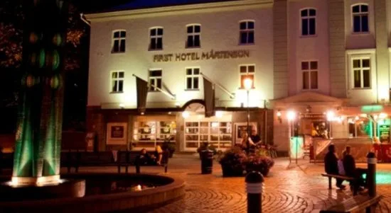En man kommer in på First Hotel Mårtenson i Halmstad och uppger att han har blivit misshandlad. Foto: booking.com