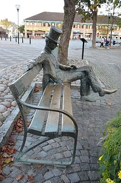 Två fall av misshandel och överfall Filipstad på fyra dagar i mitten av september. På bilden ses statyn av Nils Ferlin. Bild: sv.wikipedia.org