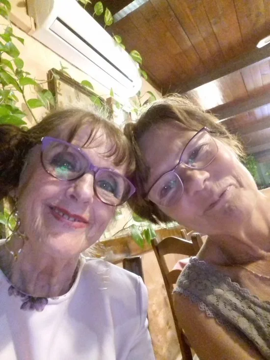 Marja-Leena och jag efter en god middag igår kväll - och så ses vi ikväll igen. Selfie