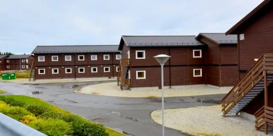 Det var de här modulhusen i Fagersjö som förstördes genom mordbranden. Bild: ramirent.se