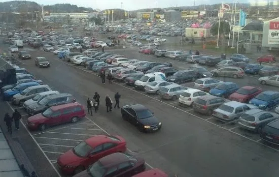 Här vid Backaplan på Hisingen i Göteborg blir en ung kvinna knivhuggen av en 18-årig flicka. Bild: Stadsplaneringsforum Centrala Hisingen