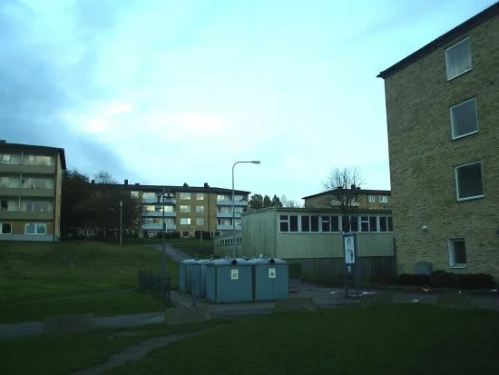 Ett flerfamiljshus här i Länsmansgården på Hisingen i Göteborg eldhärjas Foto: Commons.Wikimedia.org