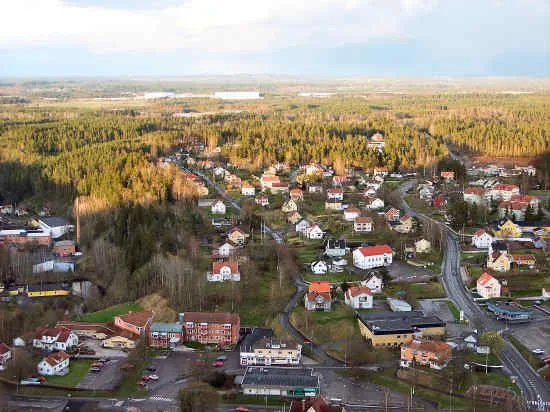 En man i 30-årsåldern utsätts för grov misshandel av en 50-årig man i Norrahammar. Bild: jsbs.se