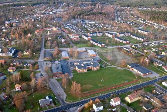Det var här i Lessebo som en 18-årig man blev knivmördad den 5 oktober. Foto: parafly.se