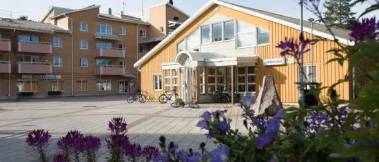 En ung man blev knivskuren till döds här i Morö backe i Skellefteå. Bild: skebo.com